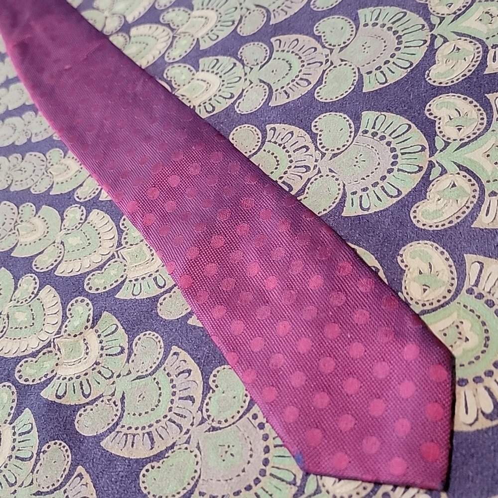PINK TIE